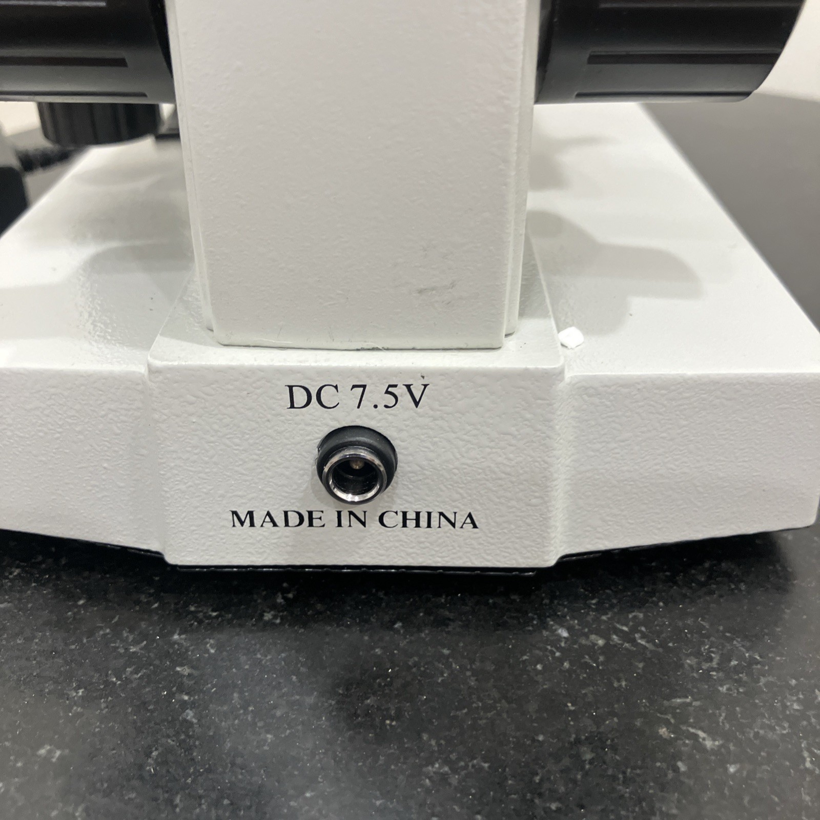 Omax M82E Compound Light Microscope w eyepieces and power cord