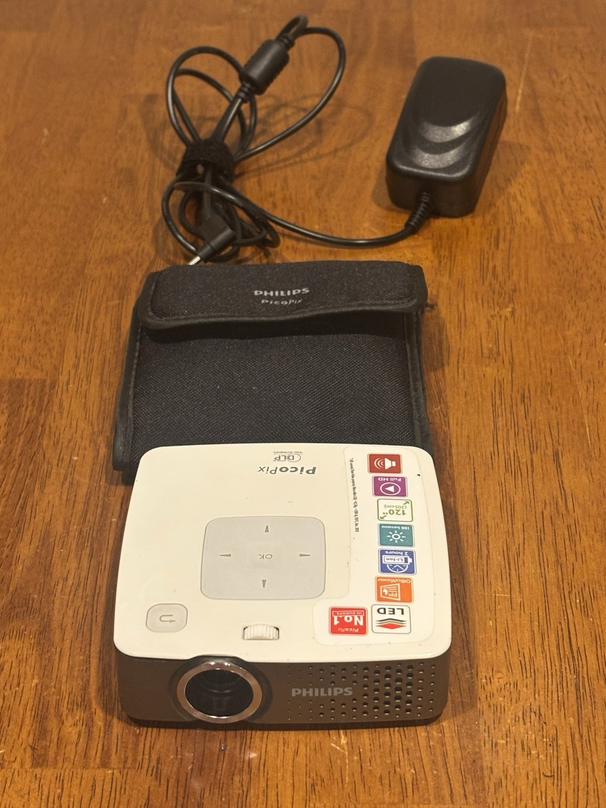PHILIPS PICOPIX PPX3410 LED POCKET PROJECTOR WITH CASE AND CORD WHITE AND GOLD