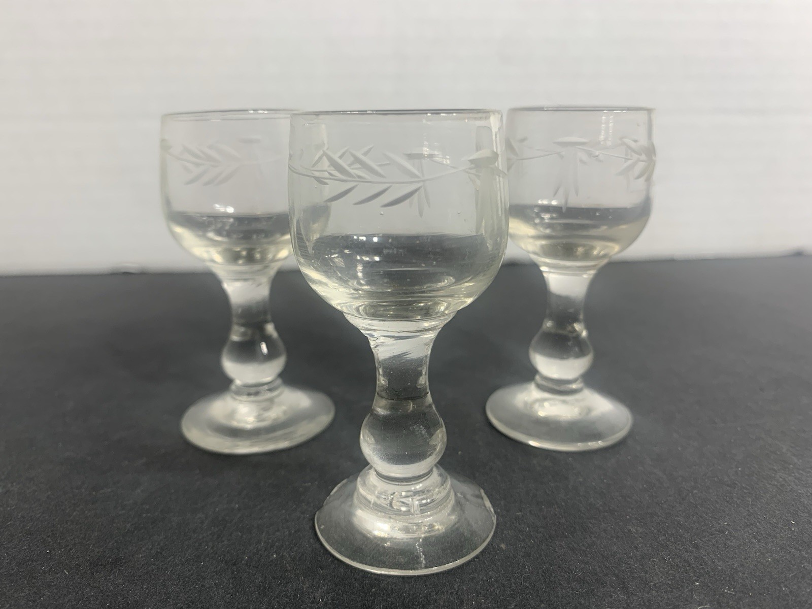 Vintage etched shot glass decorated with leaf and branch pattern set of 3 liquor