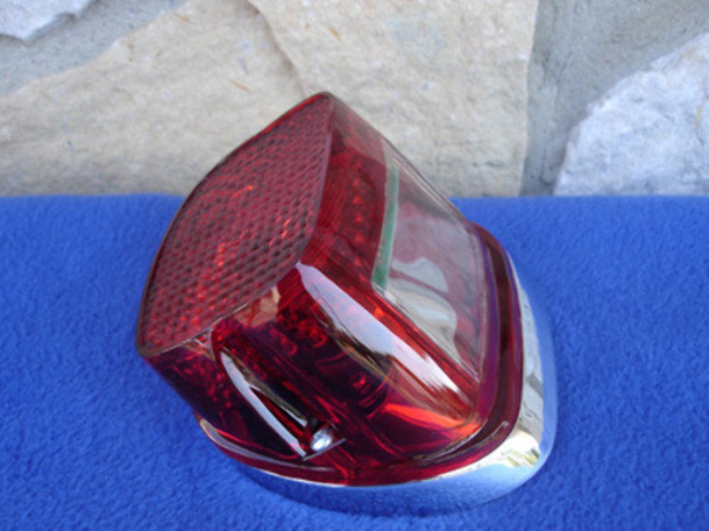 LATE MODEL  TAILLIGHT  FOR  HARLEY SPORTSTER  BIG TWIN  REPLACES OE #  68008-73A