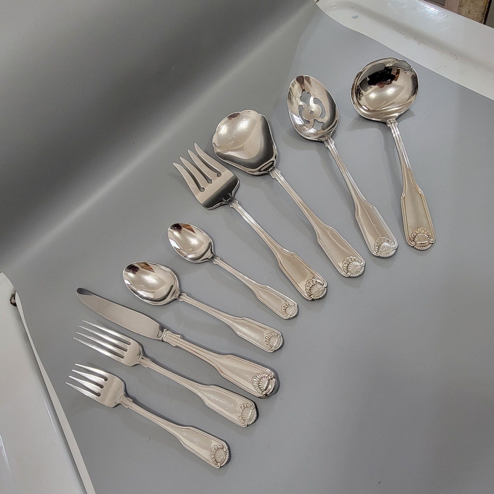 Oneida CLASSIC SHELL C Stainless Cube Flatware Silverware Glossy UCHOOSE 1625