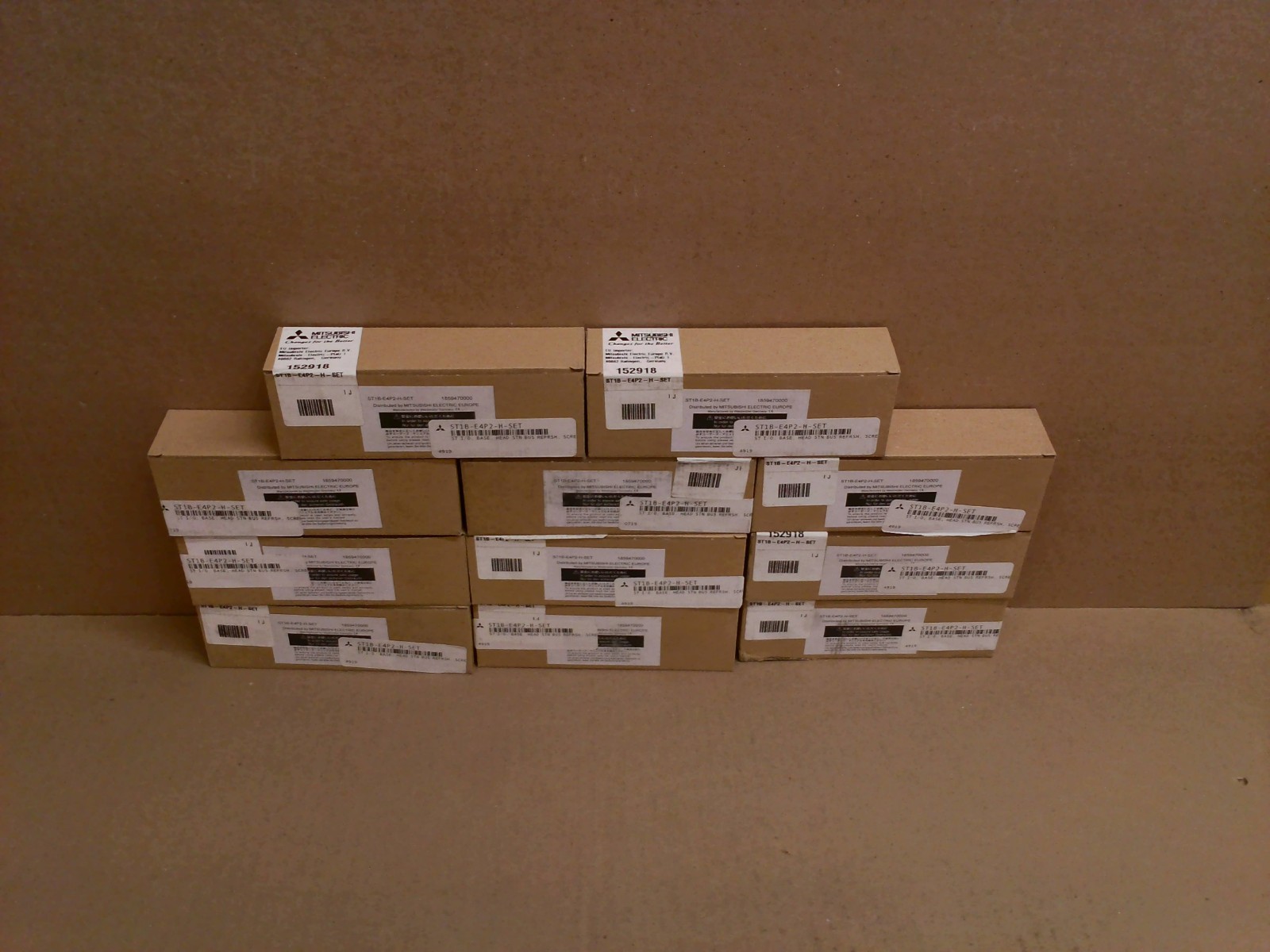 ST1B-E4P2-H-SET Mitsubishi NEW In Box PLC I/O Spring Clamp Base Unit