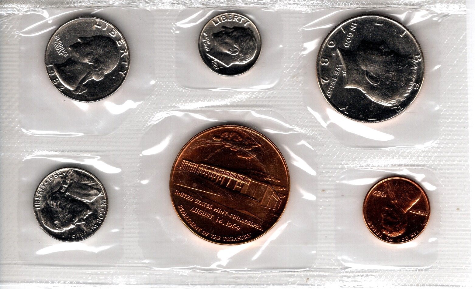 1982 AUTHENTIC US MINT UNCIRCULATED PHILADELPHIA SOUVENIR SET MINT ERROR