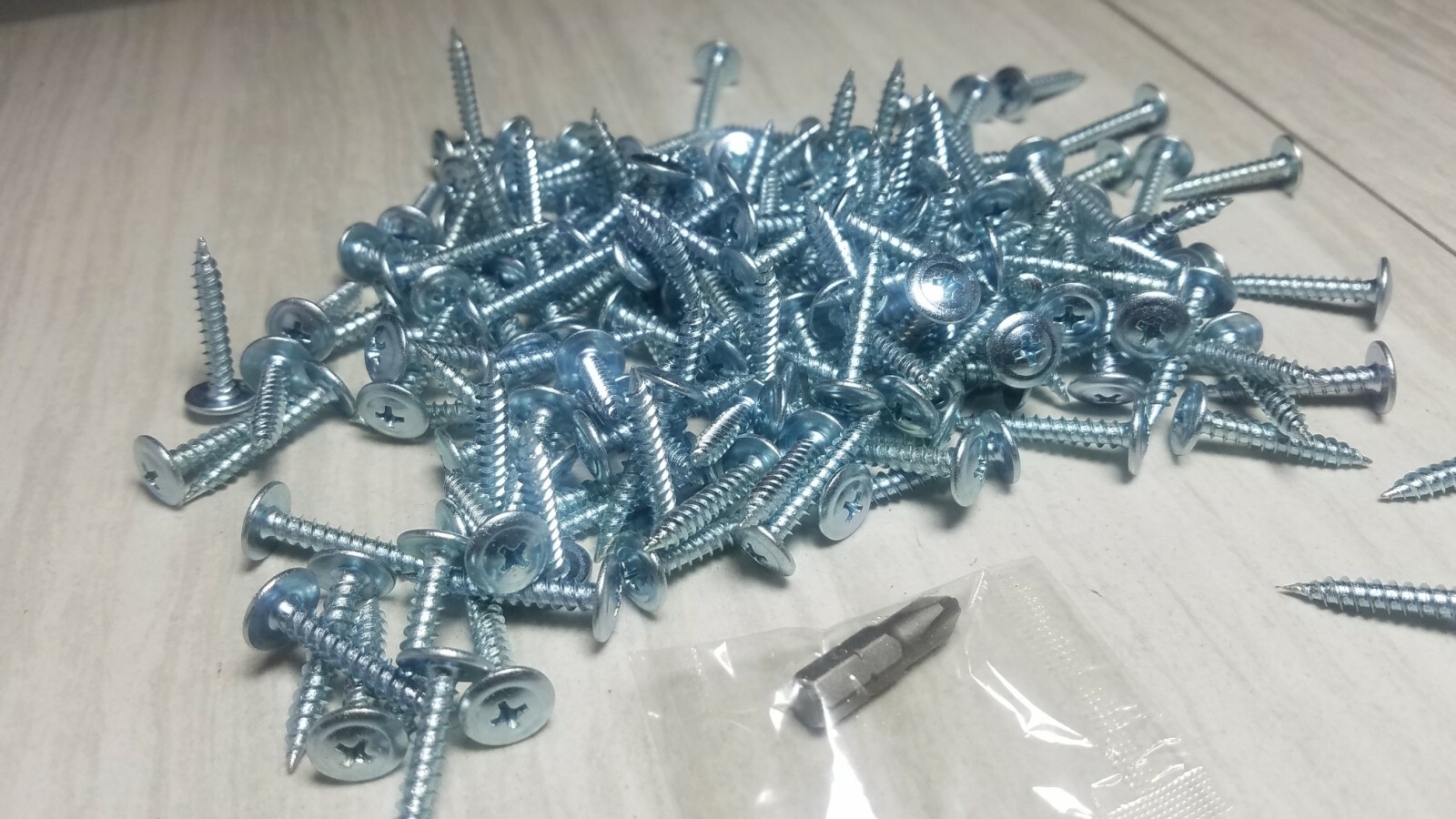 Self Piercing Lath Screws 1LB 180 PC  #8 x 1" Metal to Wood