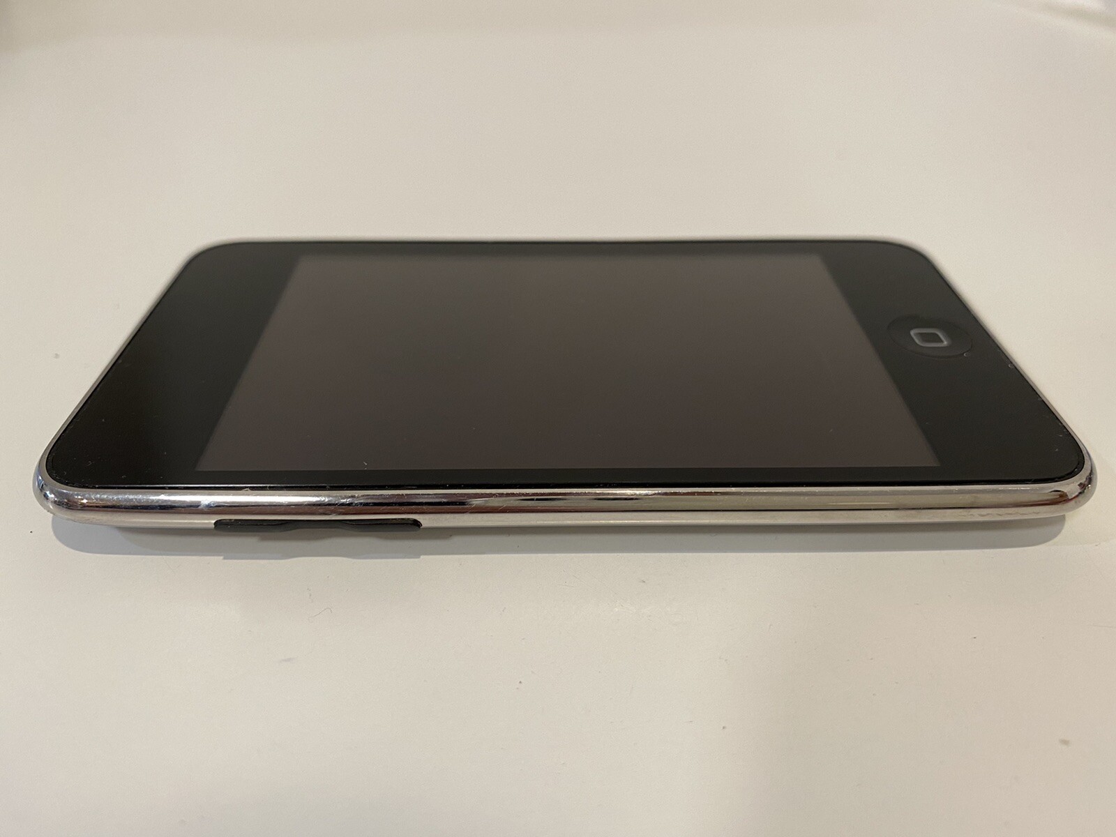 Apple iPod touch 3rd Generation Black (64 GB) Good Condition