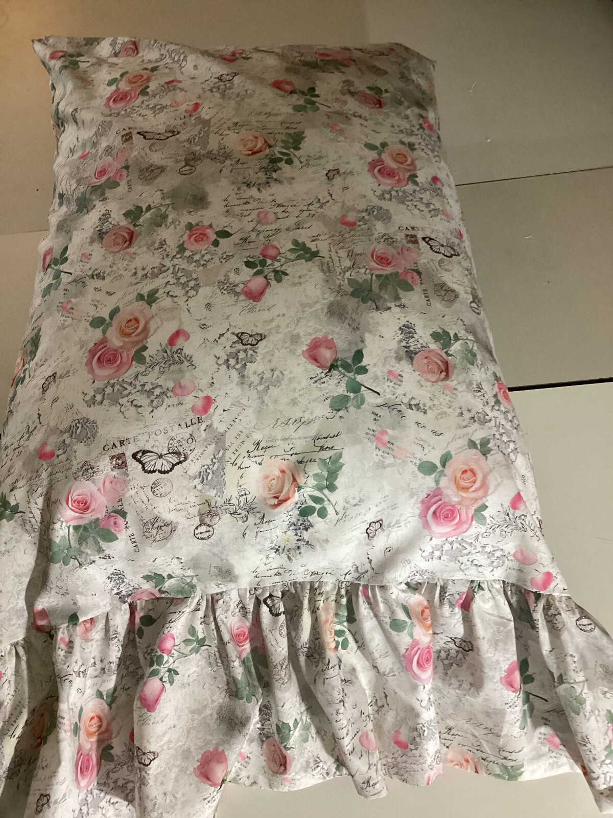 HANDMADEShabby Chic Rose and Ecrit Pillow Case/Cover with or without ruffle
