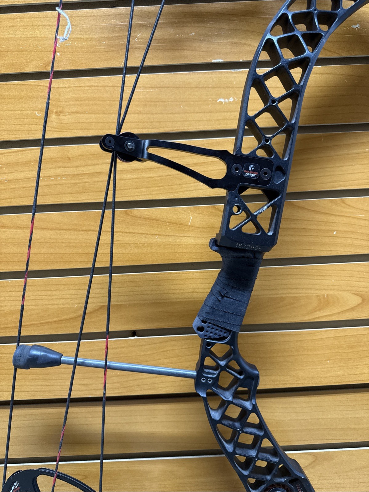 Mathews Creed RH Compound Bow - 70# Max - 28” Cam Installed - Item 6017