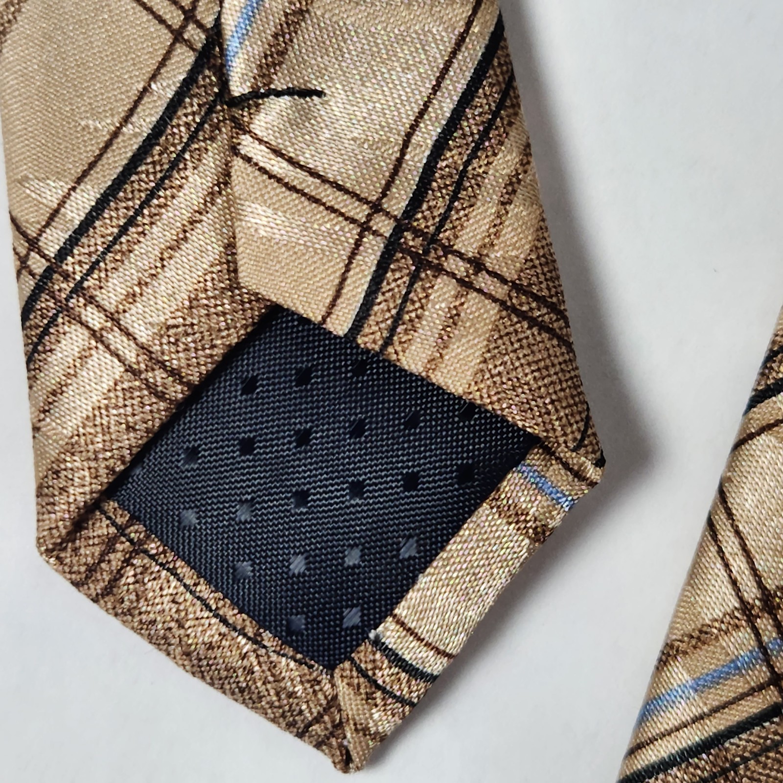 Shendeheng Shimmering Tan Striped Necktie 56x4 Handmade 100% Polyester EUC
