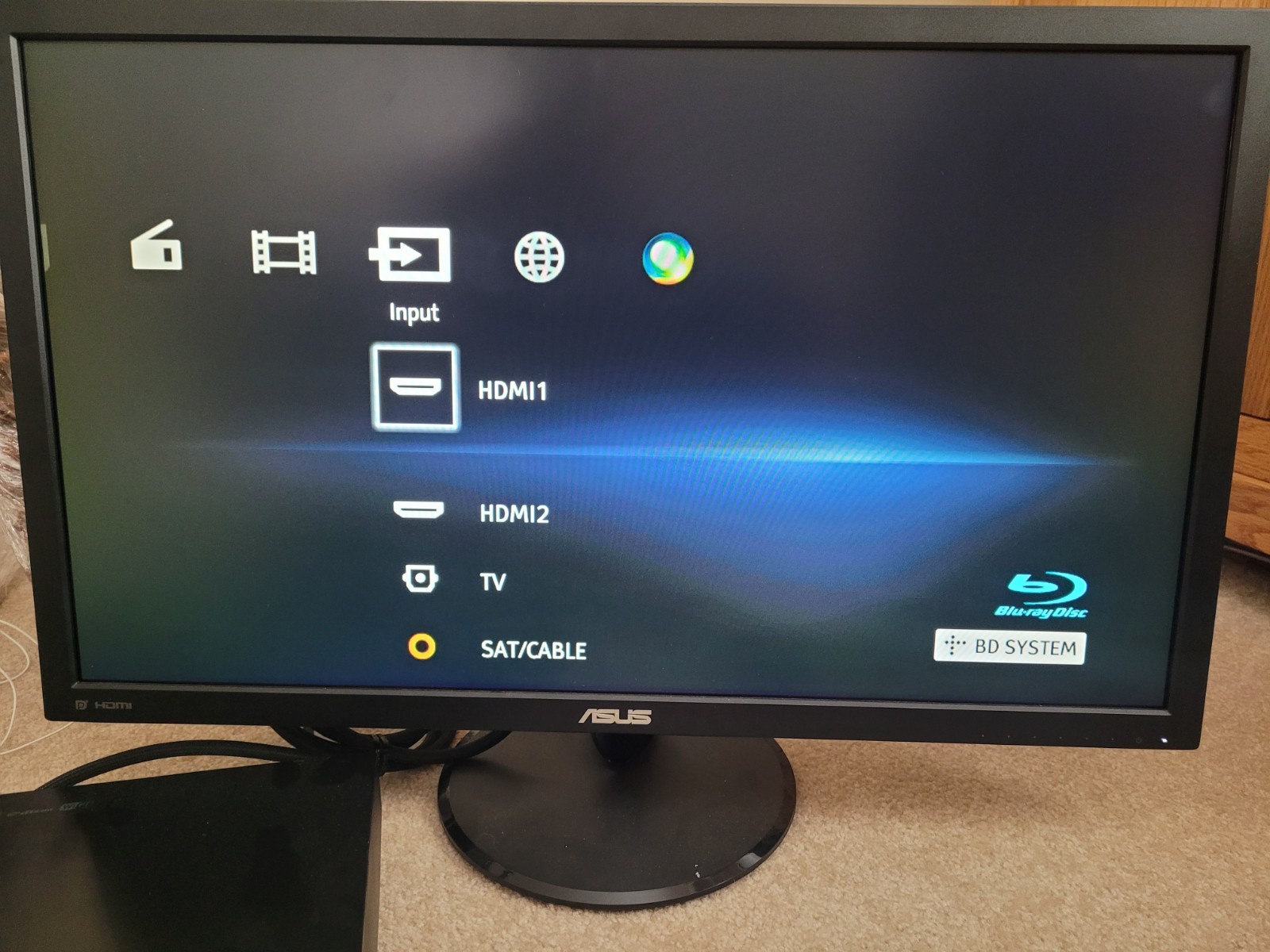 Sony HBD-E580 Blu-Ray 3D 5.1 Home Theatre Streaming System with Sub & Remote