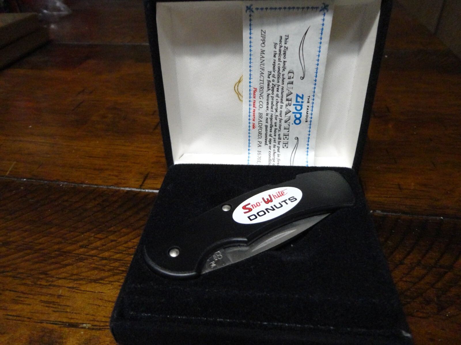 SNO WHITE DONUTS CUT ABOUT LITE ZIPPO KNIFE MINT IN BOX NO LONGER MADE