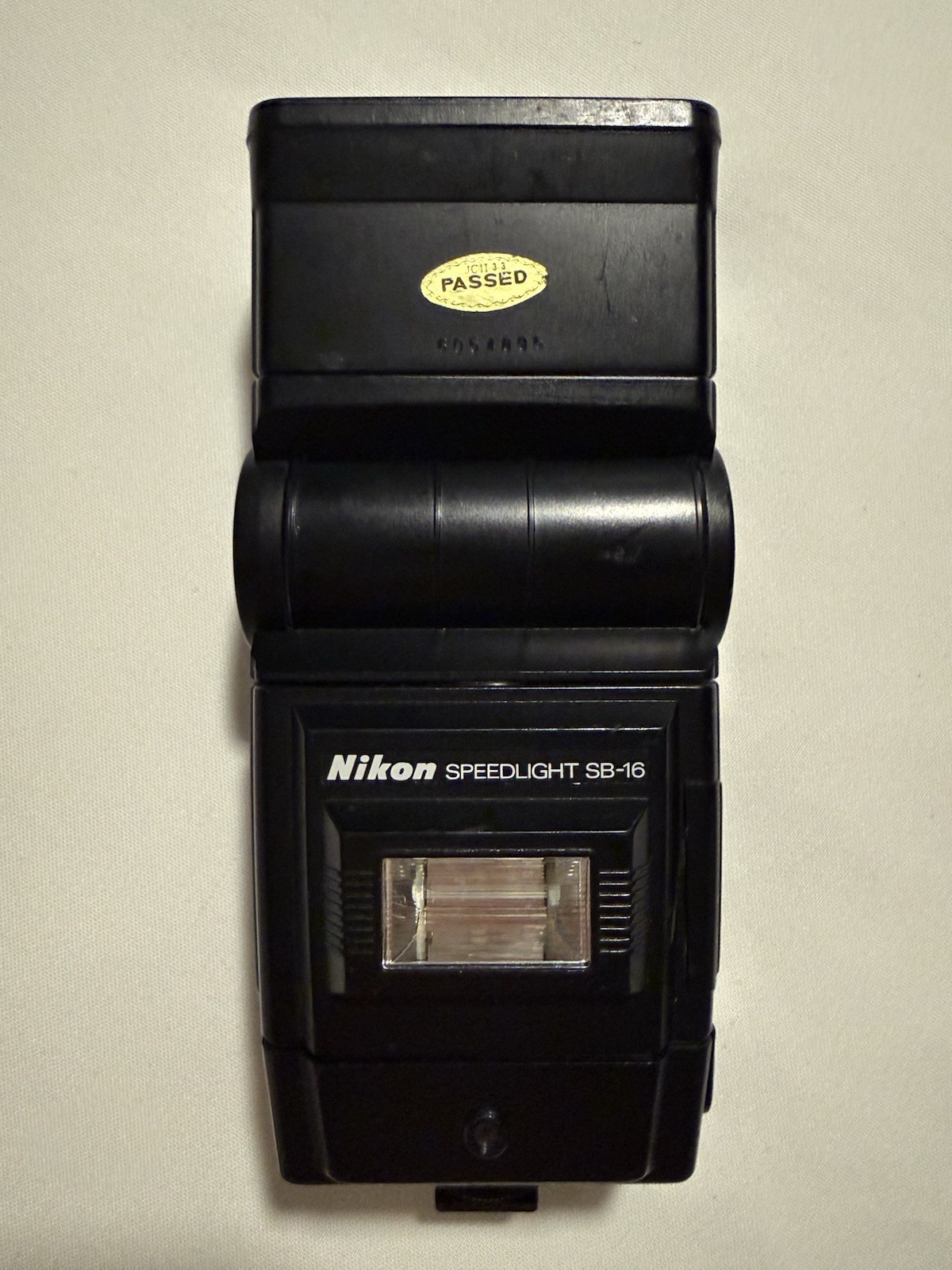 Nikon Speedlight SB-16 Flash, Sync Cord, Diffuser & Case-New Batteries-Works