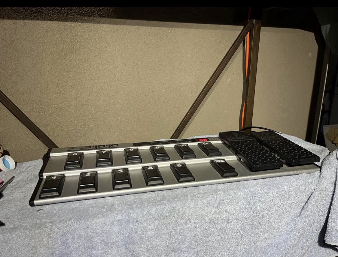 Behringer FCB1010 Ultra-Flexible MIDI Foot Controller
