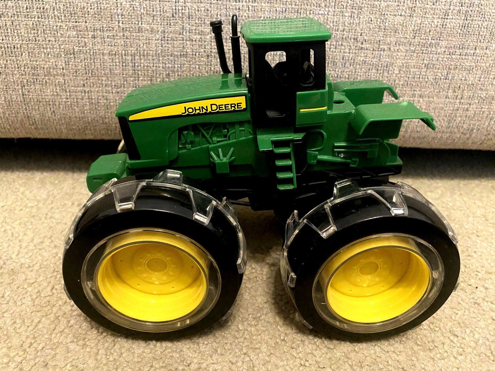 ERTL JOHN DEERE MONSTER TREADS LIGHT UP TRACTOR FARM TOY VEHICLE (TESTED)