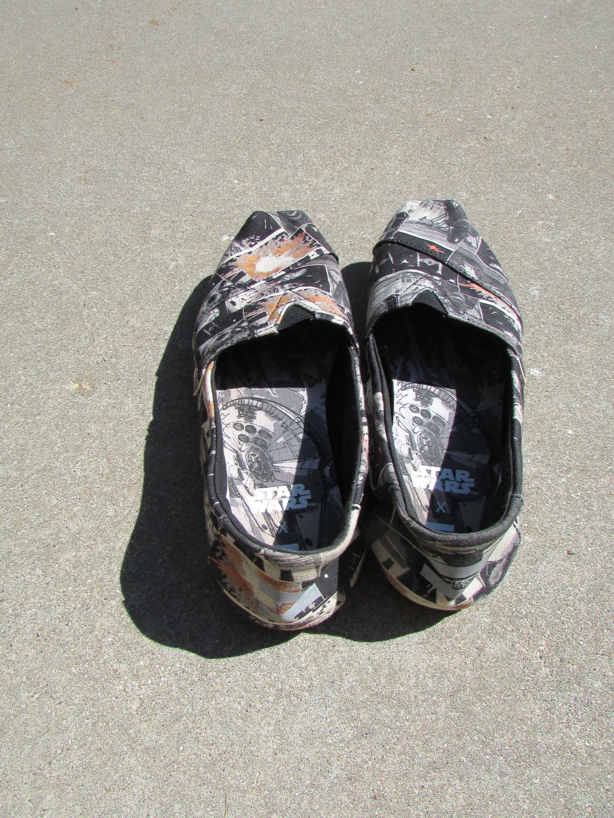 TOMS Star Wars X Black Gray Fabric Slip On Flat Shoes Size W 7.5 (38) Comfort