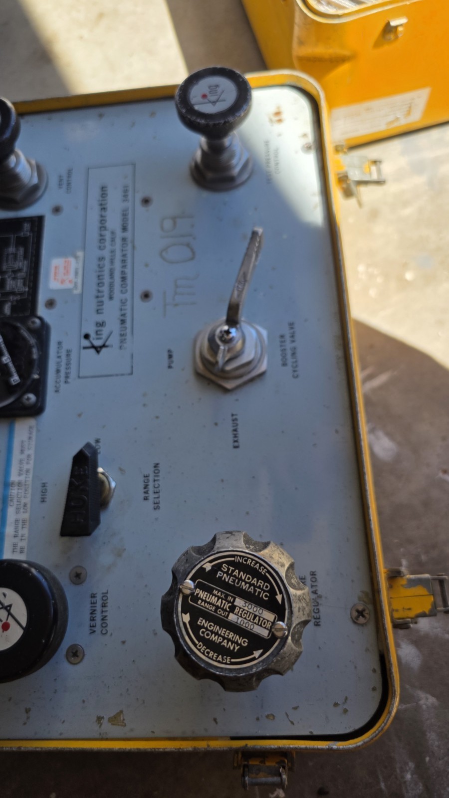 King Nutronics - model 3461-48-101- Portable Pressure Calibration System