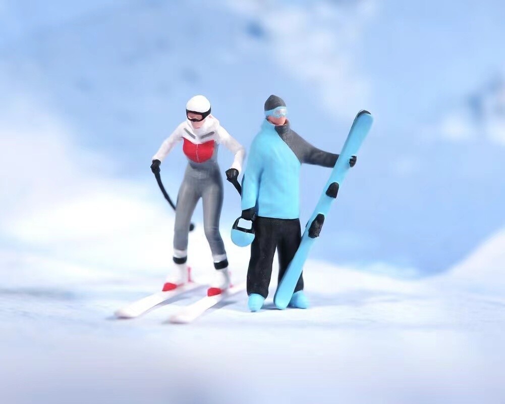 1:64 Painted Figure Model Miniature Resin Diorama Sand Skii Snowboard Sports Toy
