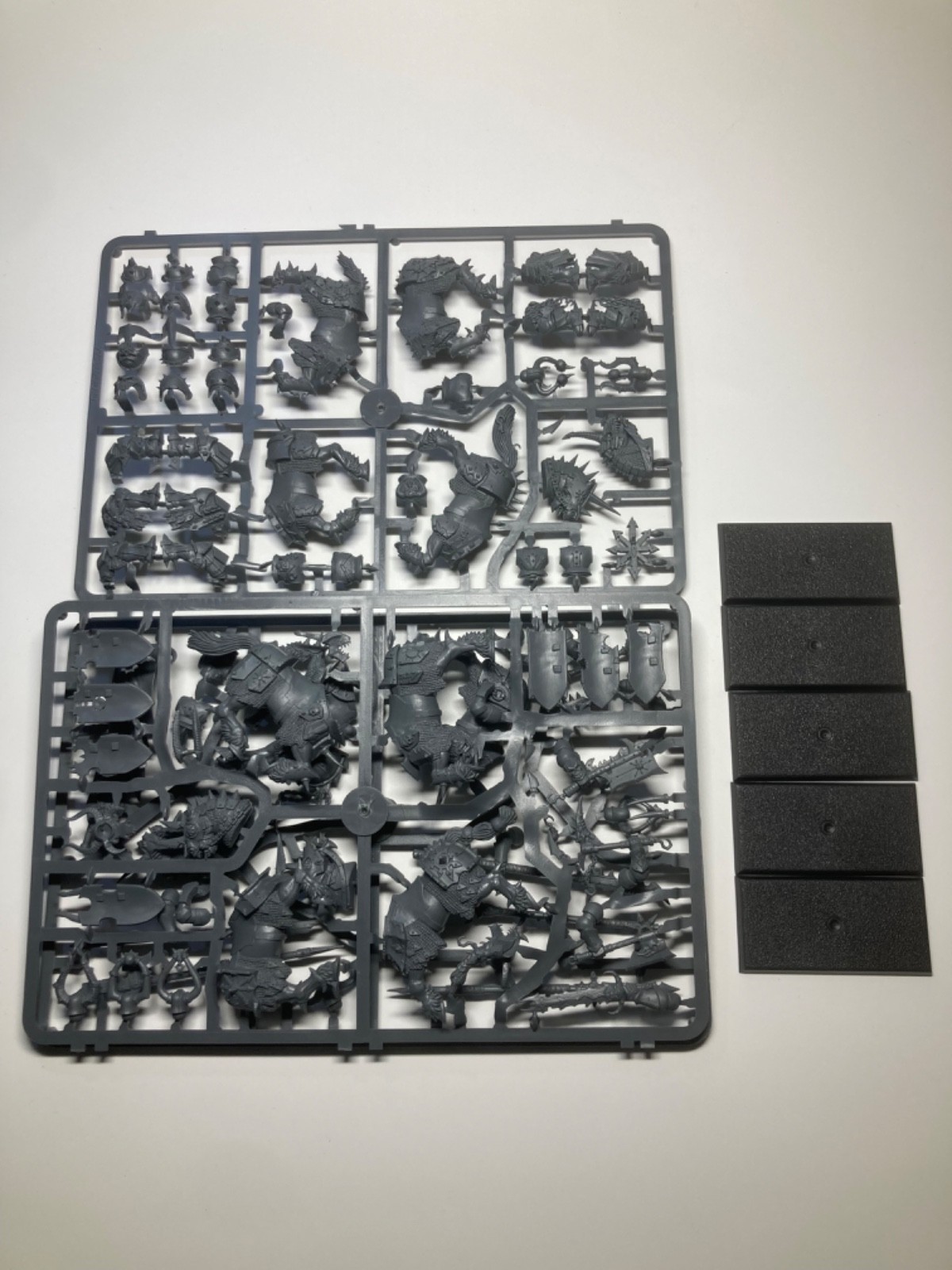 Warhammer The Old World – Chaos - Chaos Knights - On Sprue