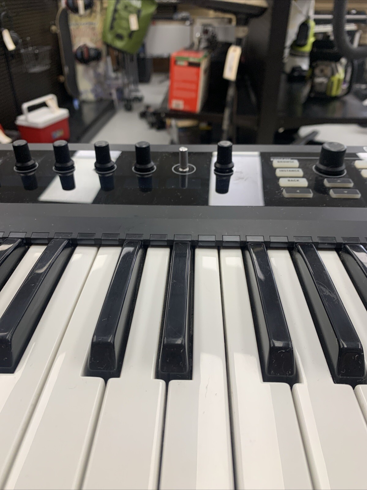 NI Komplete Kontrol S25 MIDI Keyboard Controller 25-Key 209895