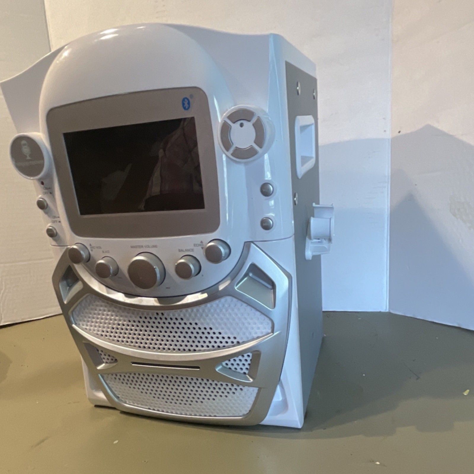 The Singing Machine STVG5698TW Bluetooth Karaoke System with Screen