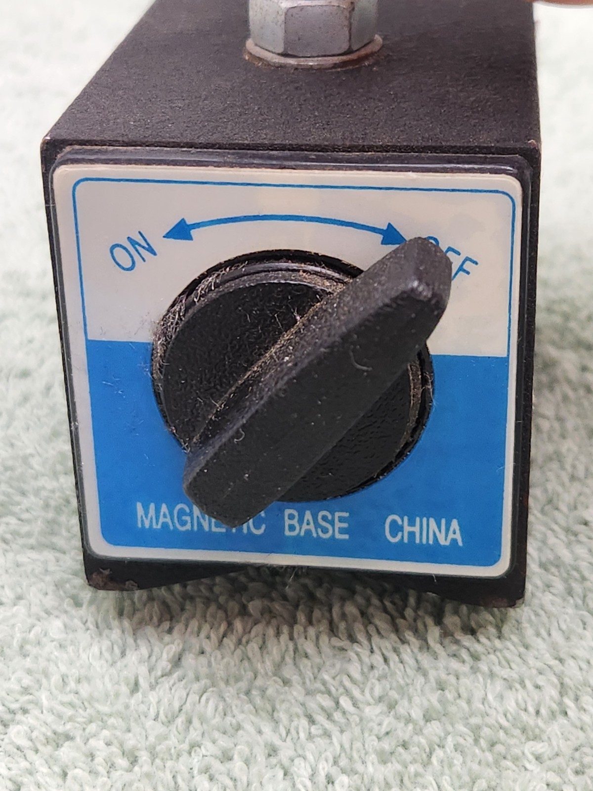 Multi-Position Magnetic Base with fine adjustment 05645 Harbor Freight