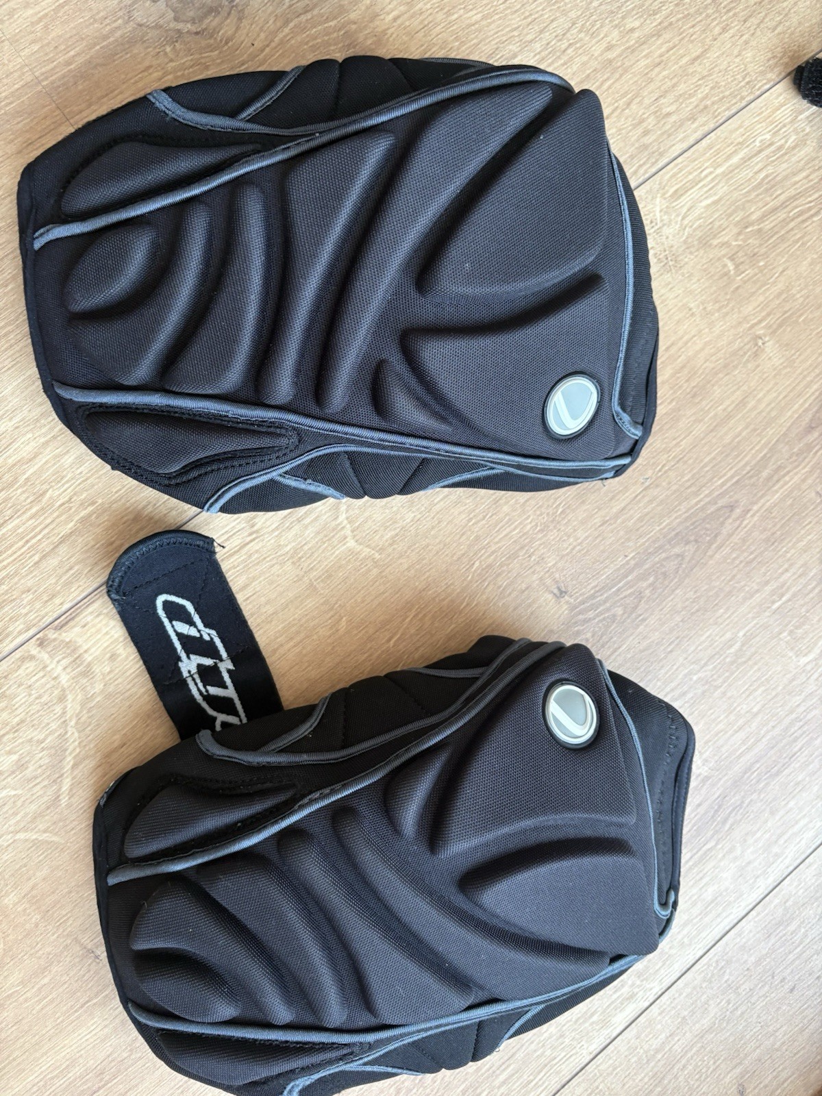 DYE Protectors Knee Pad / Knee Pads (XL)