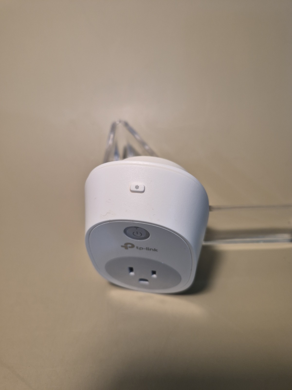 TP-Link HS100 Wi-Fi Smart Plug Google Assistant Alexa Compatible