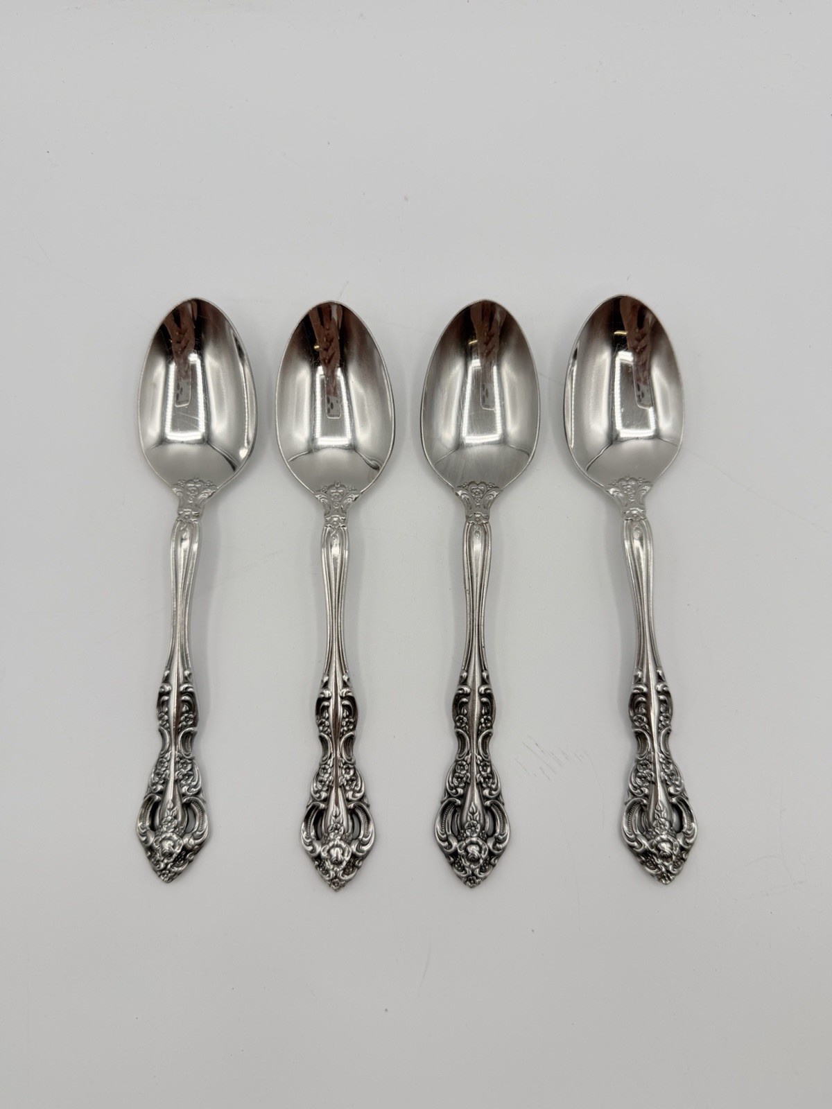 Oneida Michelangelo Fine Flatware Teaspoons Set of 4 Stainless Steel Cube