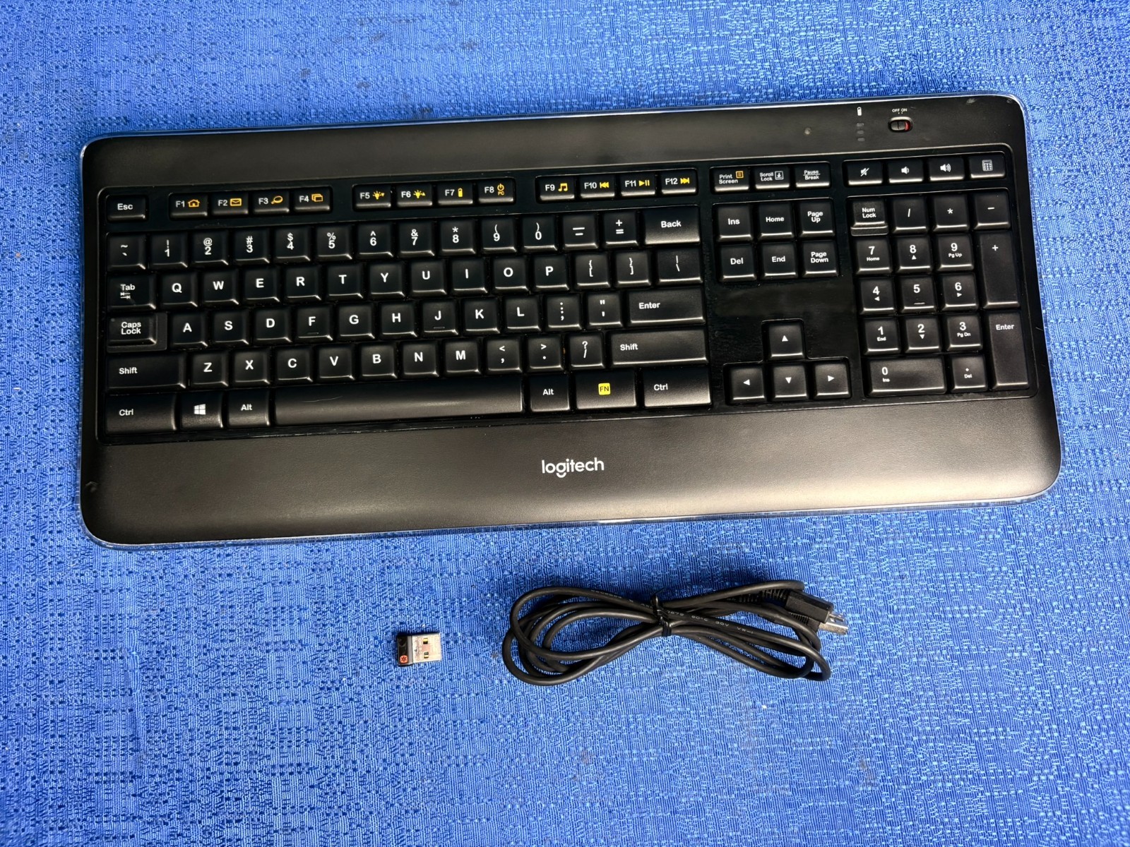 Logitech K800 Wireless Lighted Keyboard Black/White w/ Unifying Receiver