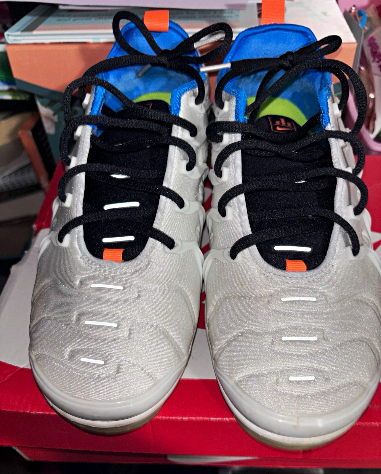 Nike Air VaporMax Plus Low Top Lace Up Sneaker White/Black/Blue/Orange