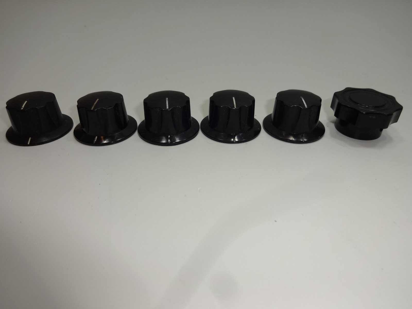 Lot of 25+10 Vintage Bakelite Daka-Ware Knobs 10 Chicken Head