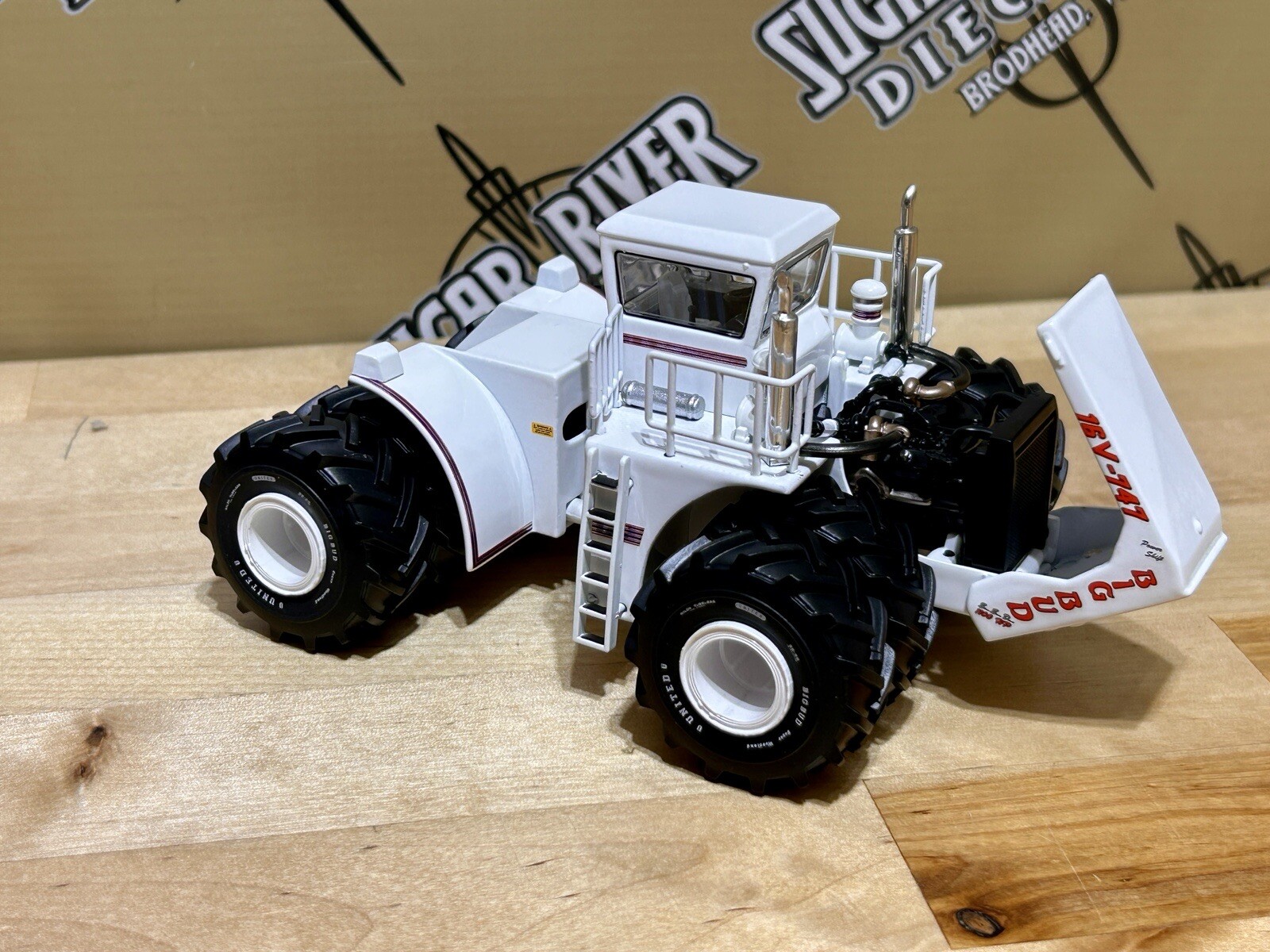 1/64 Dcp Big Bud 16V-747 Silver Series Detroit 1100 HP Tour Edition Farm Toy