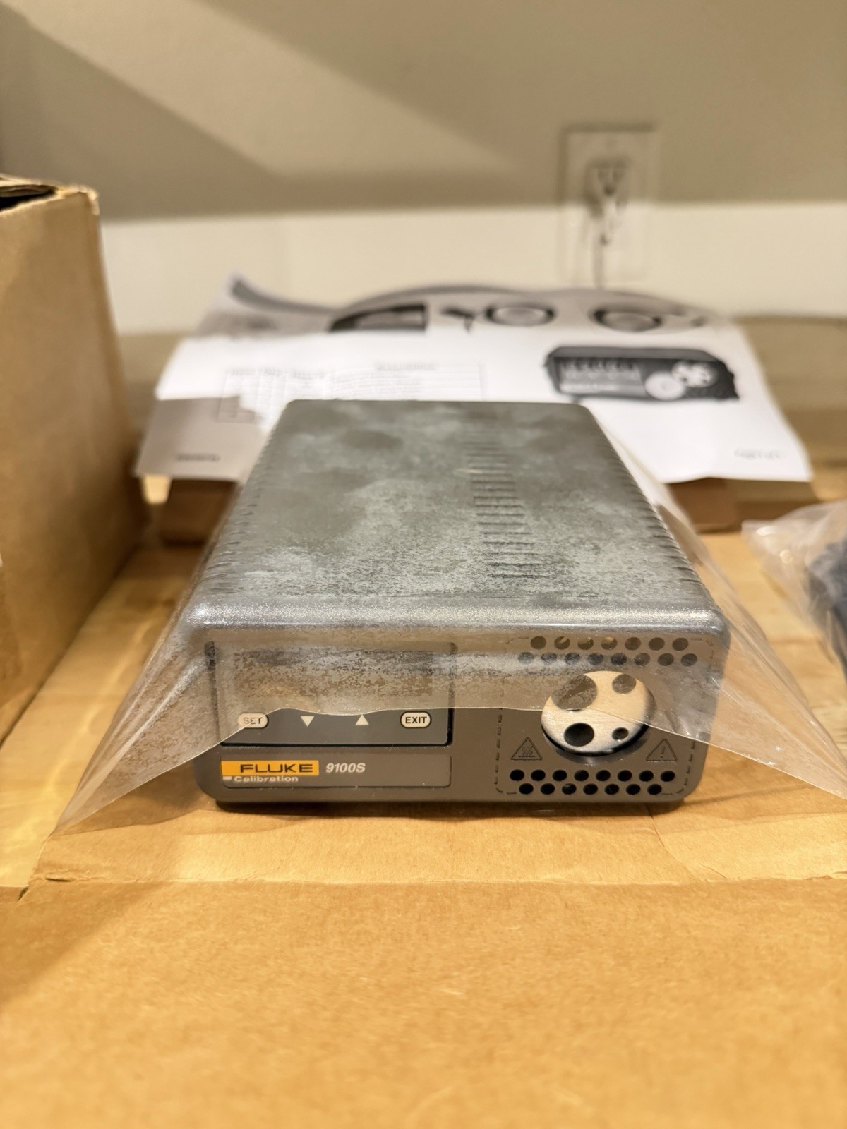 FLUKE CALIBRATION 9100S DRY WELL TEMPERATURE CALIBRATOR FREE SHIPPING
