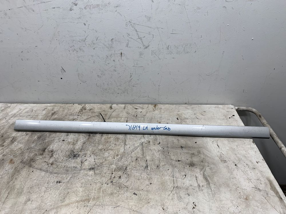 2015 Cab Exterior Trim Panel R221399001 for Kenworth T680 (785-10582)