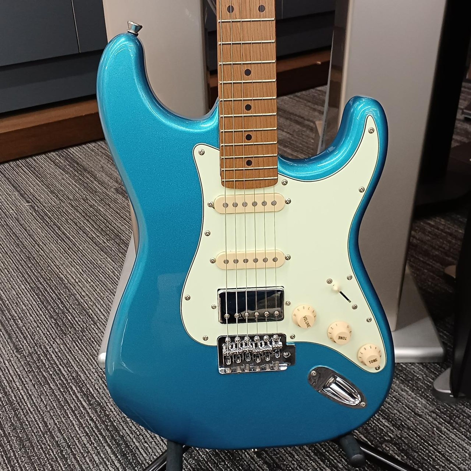 BACCHUS GS-2DX RSM/M Used Poplar body Maple neck Maple fingerboard w/Gig case