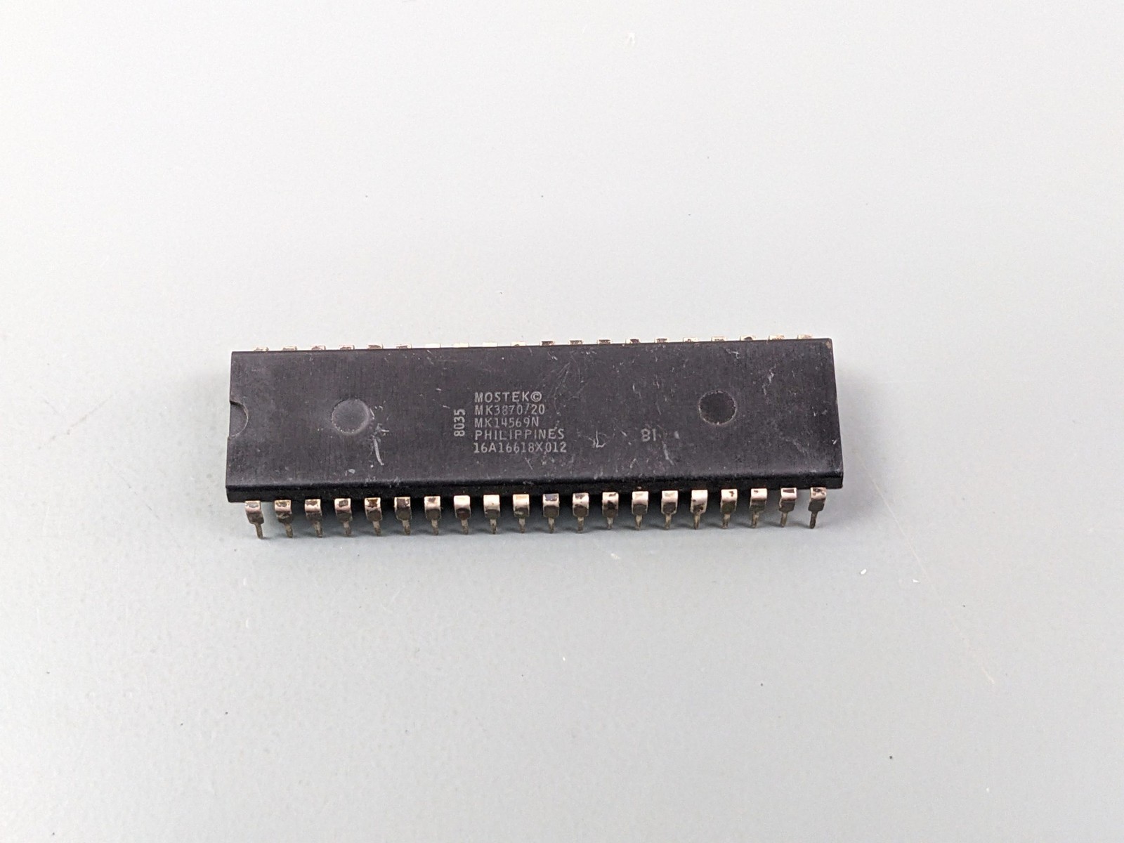 Mostek MK14569 (16A6618X012 Mask ROM) 3870/20 Microcontroller IC