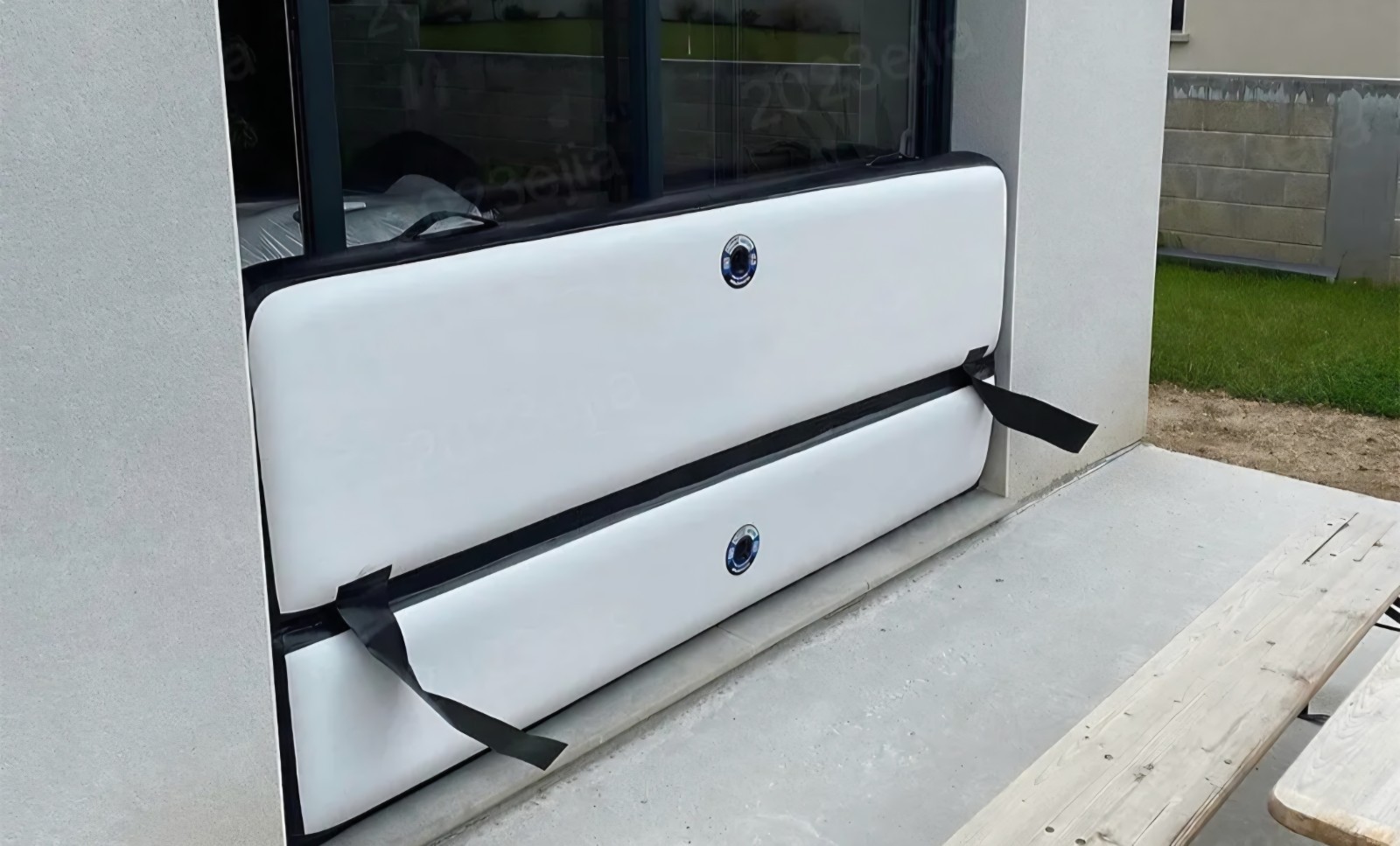Inflatable flood barrier