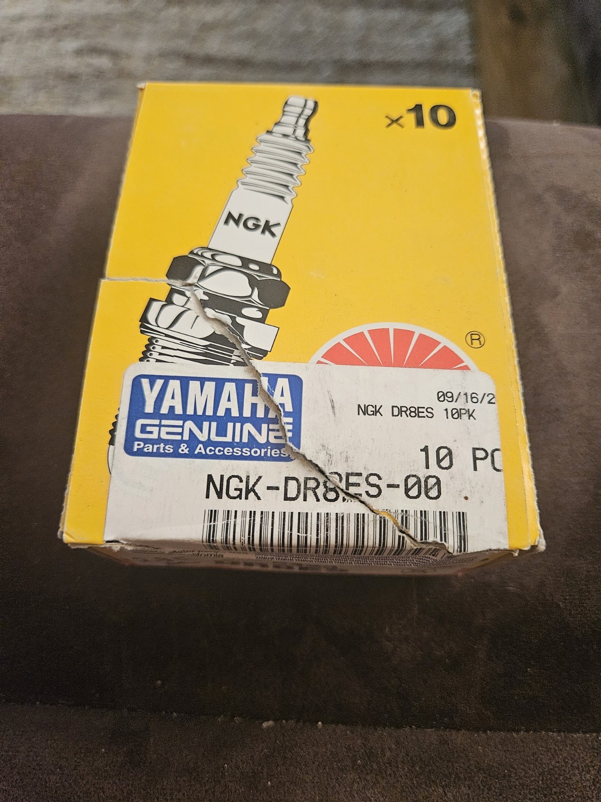 8 NKG SPARK PLUGS DR8ES 5423 Yamaha Each Individually Boxed / New Old Stock