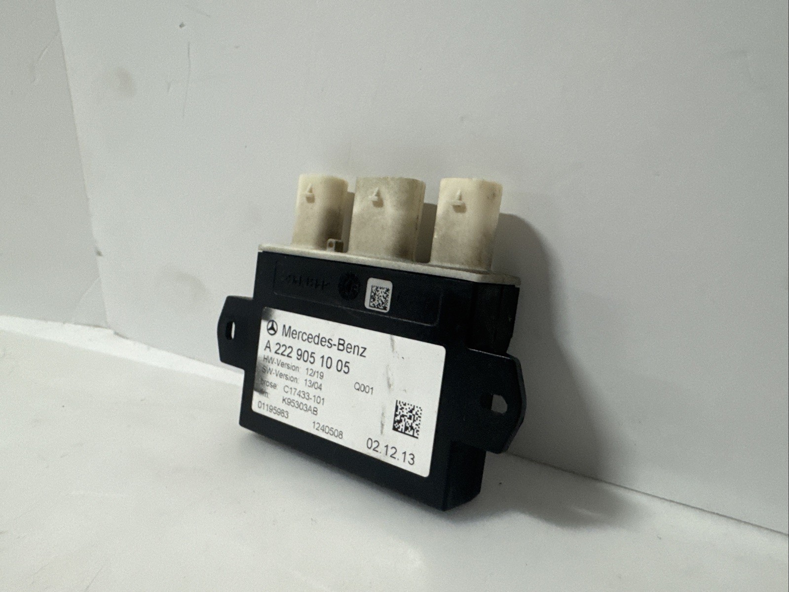 Mercedes-Benz Rear Trunk Switching Sensor Module A2229051005
