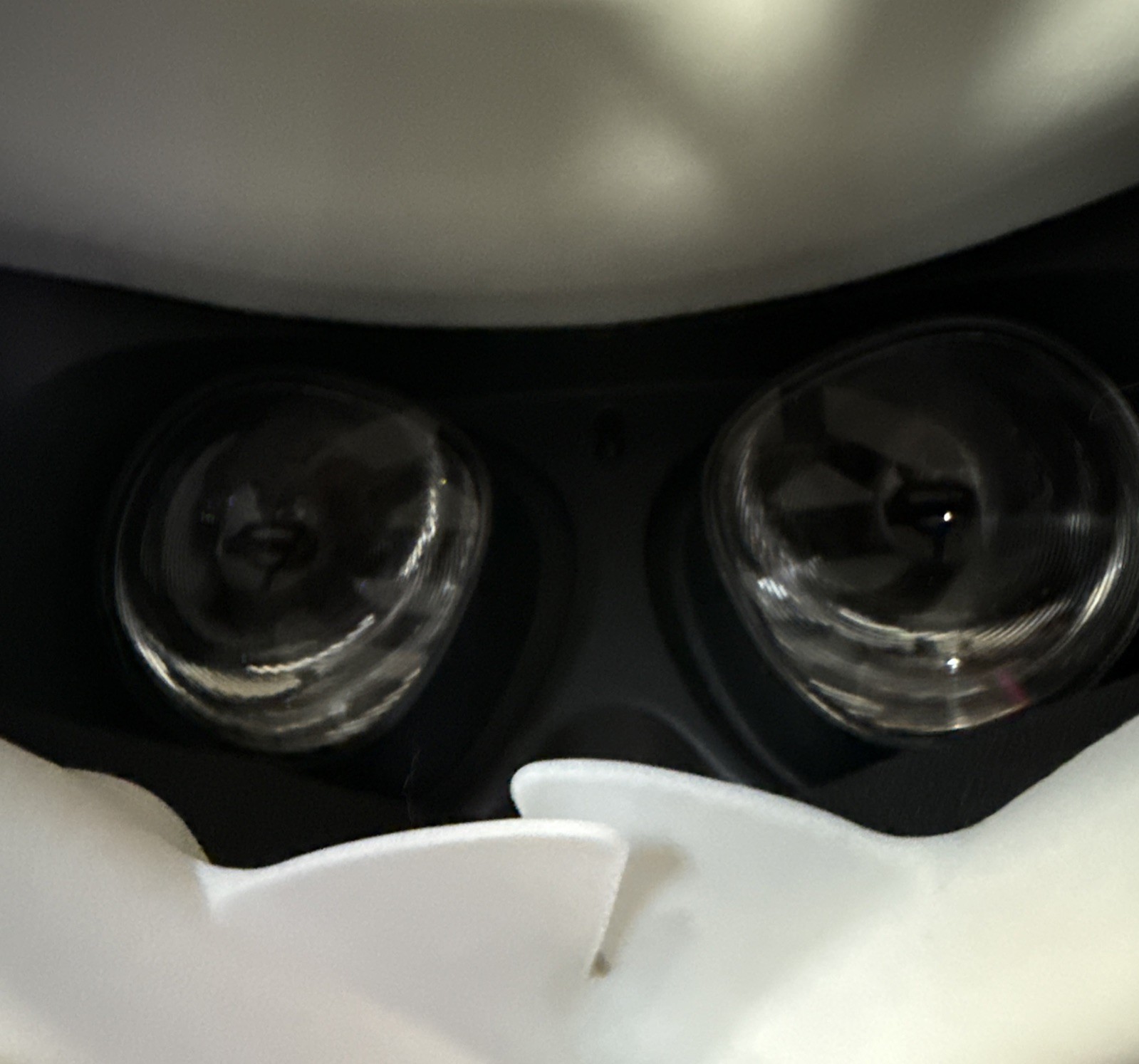 Quest 2 64GB VR w/controllers and Anker Charging Station (Read Description)