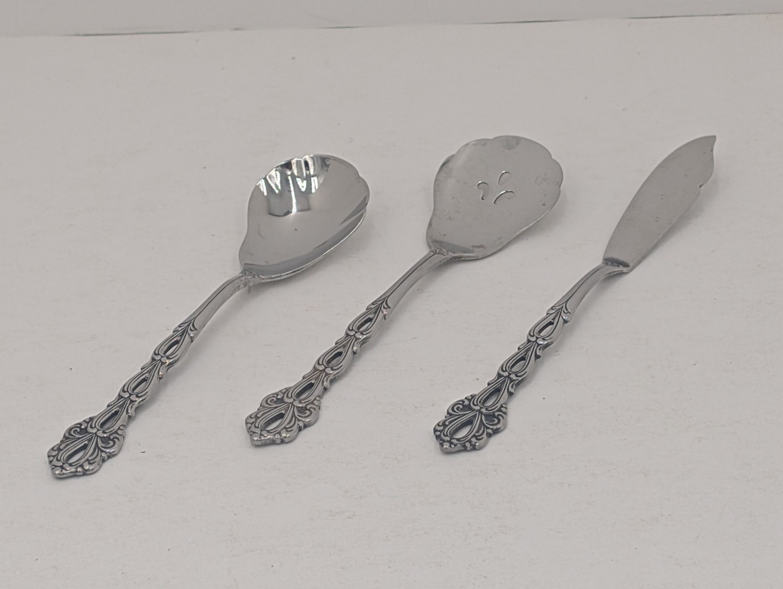 Oneida Community Chandalier 6 Inch Sugar & Olive Spoon + Master Butter Knife Lot