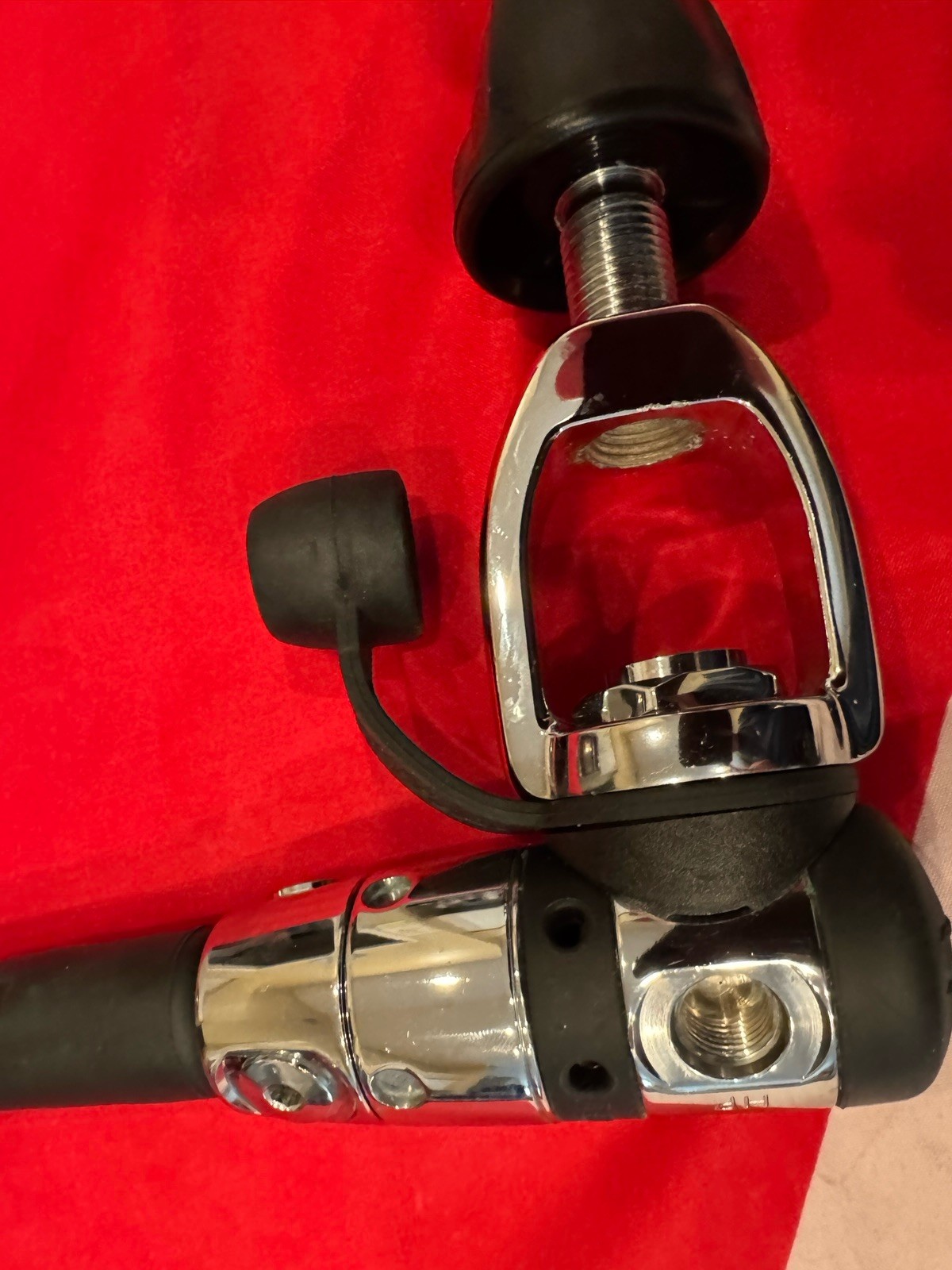 ATOMIC AQUATICS B2 SOLID BLACK EDITION REGULATOR LOOKS LIKE NEVER WET!