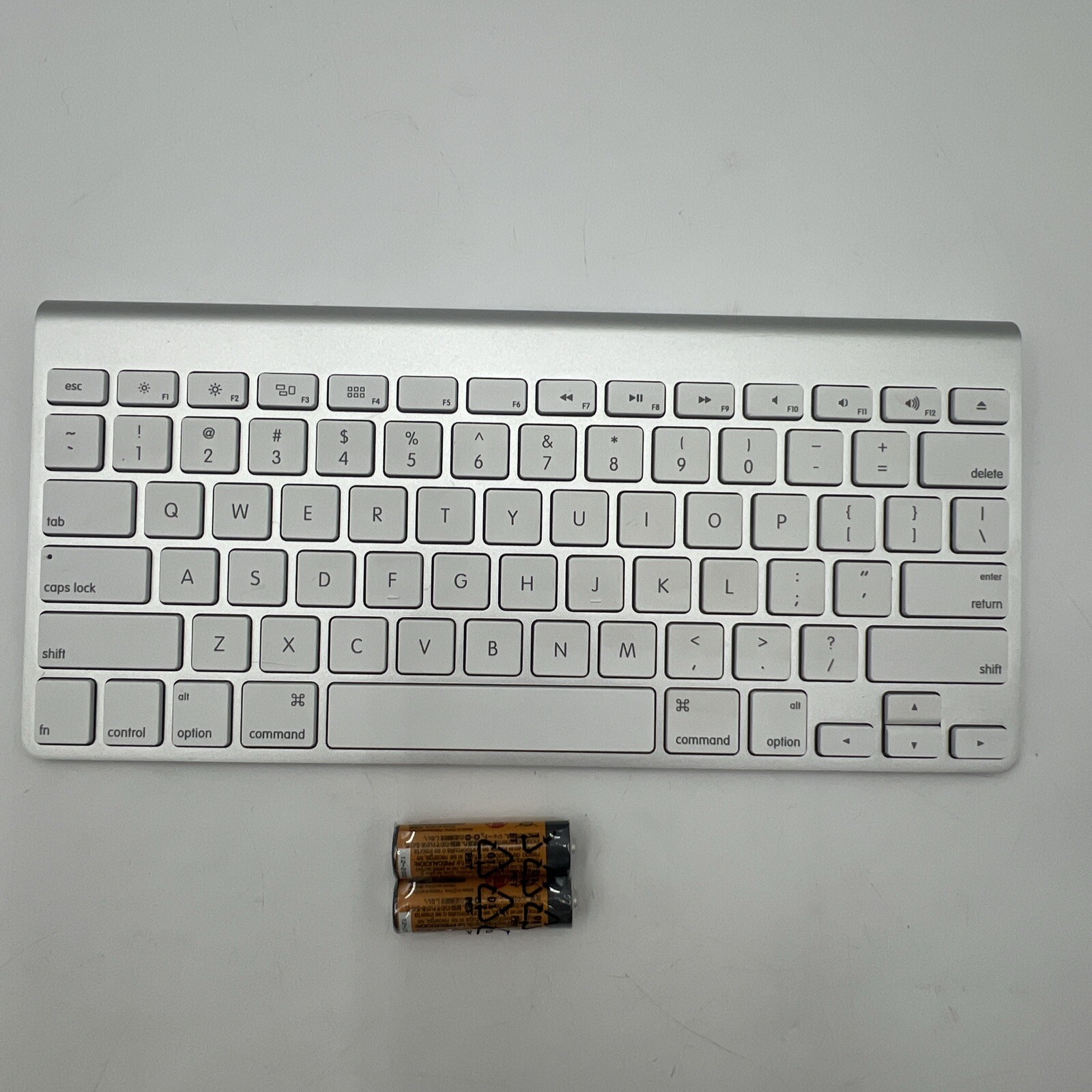 GENUINE OEM APPLE A1314 BLUETOOTH WIRELESS KEYBOARD + NEW BATTERIES - EX++