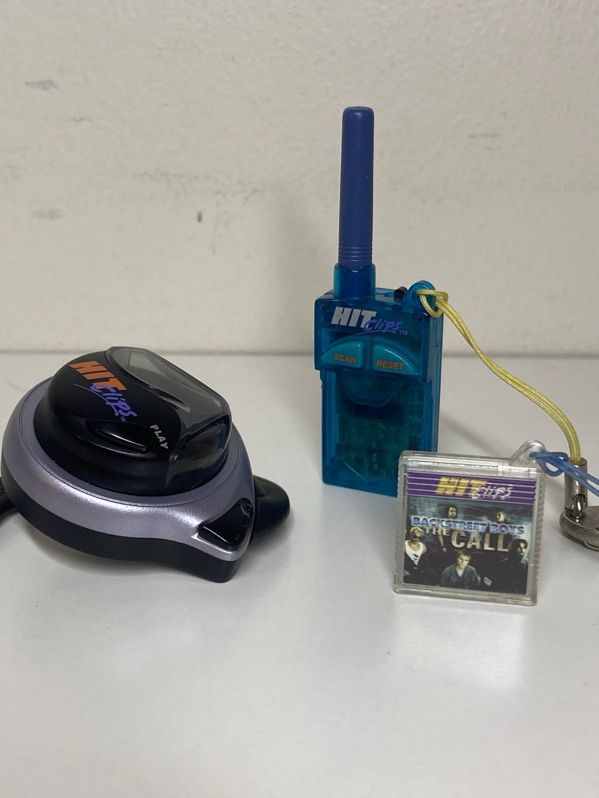 Tiger Electronics Hit Clip Micro Music System FM Radio & Right Earphone Player