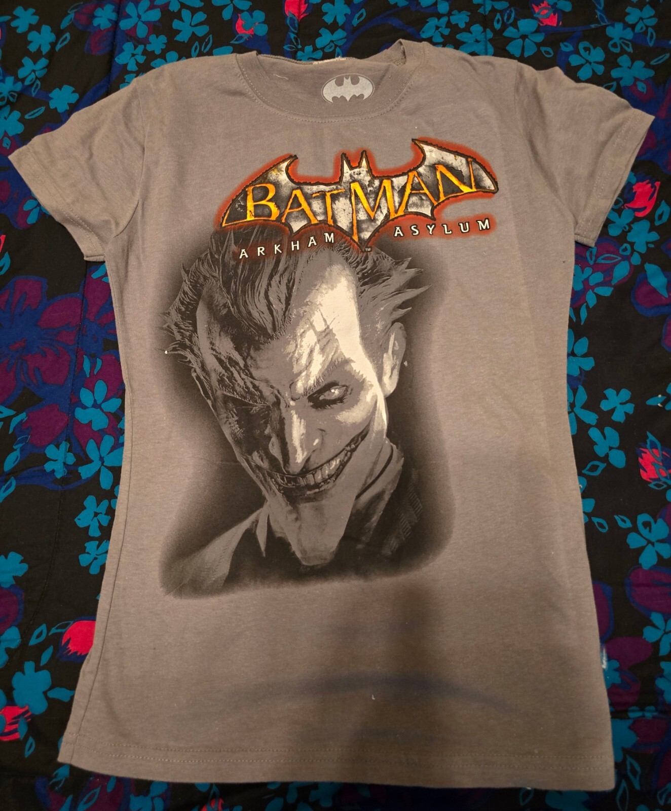 BATMAN - ARKHAM ASYLUM - BRAND NEW GRAPHIC T -SHIRT - SMALL