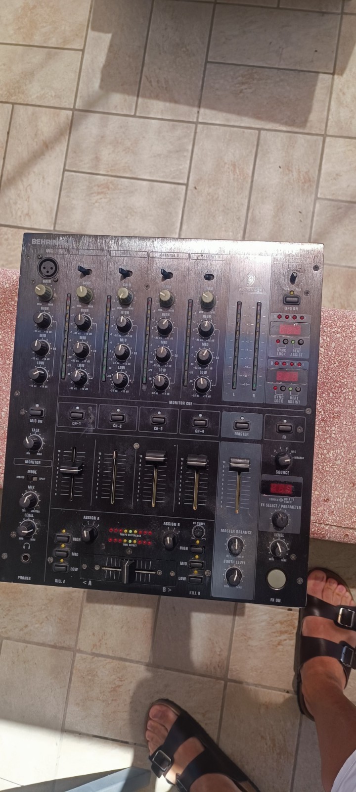 Mixer da dj behringer
