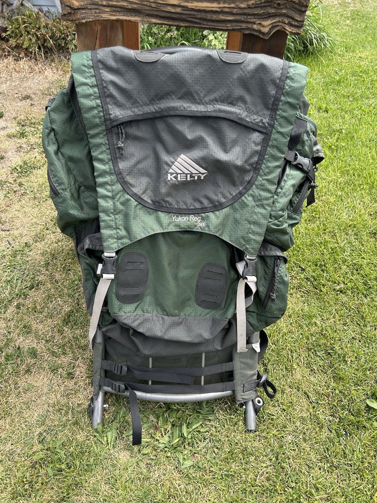 Kelty Yukon 2900 External Frame Hiking Backpack Green Camping Pack Adult Reg