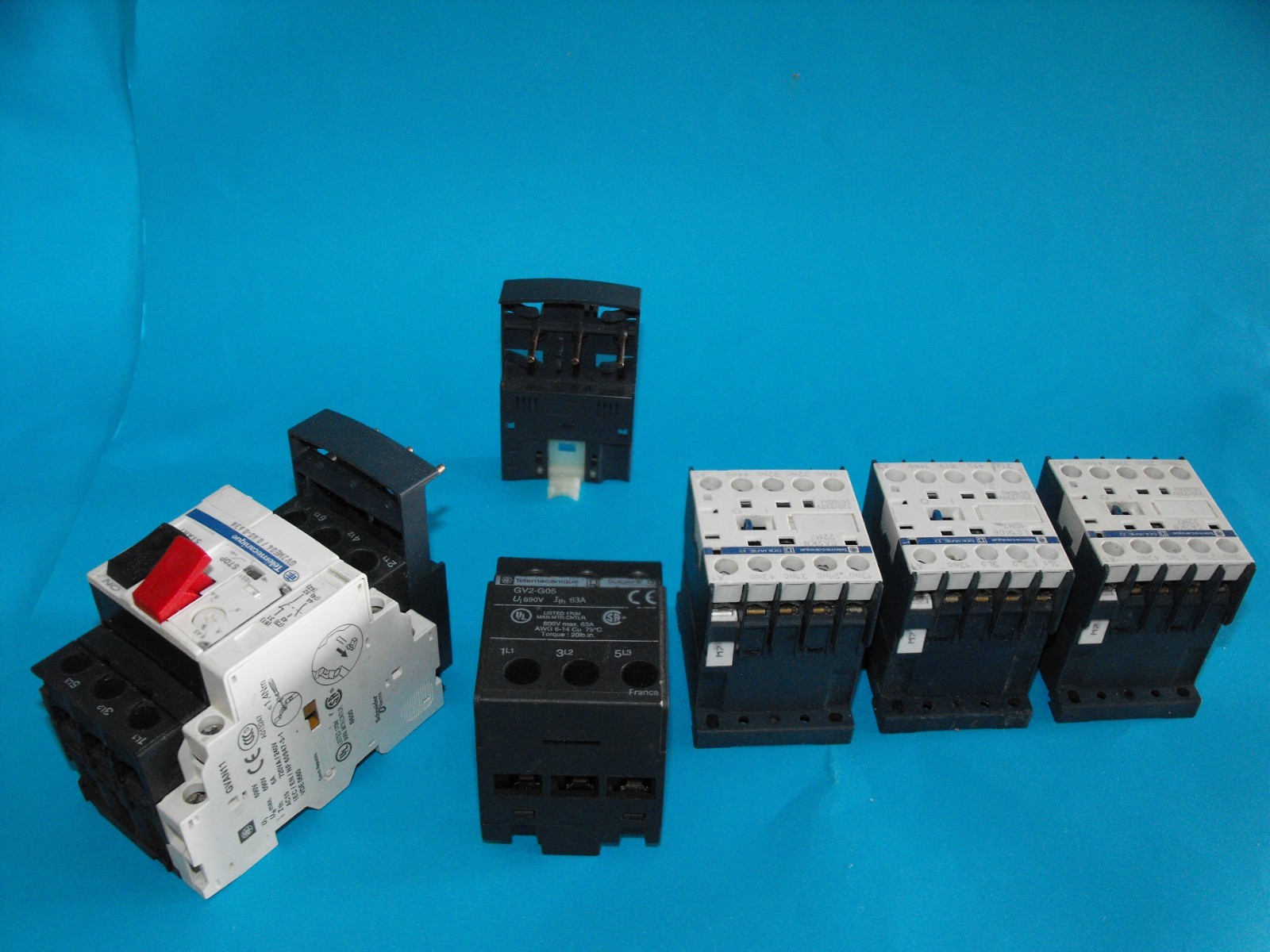 Telemecanique GV2ME04+CA2KN22M7+GV2-G05.Circuit Breaker.(LOT6PCS)USED.