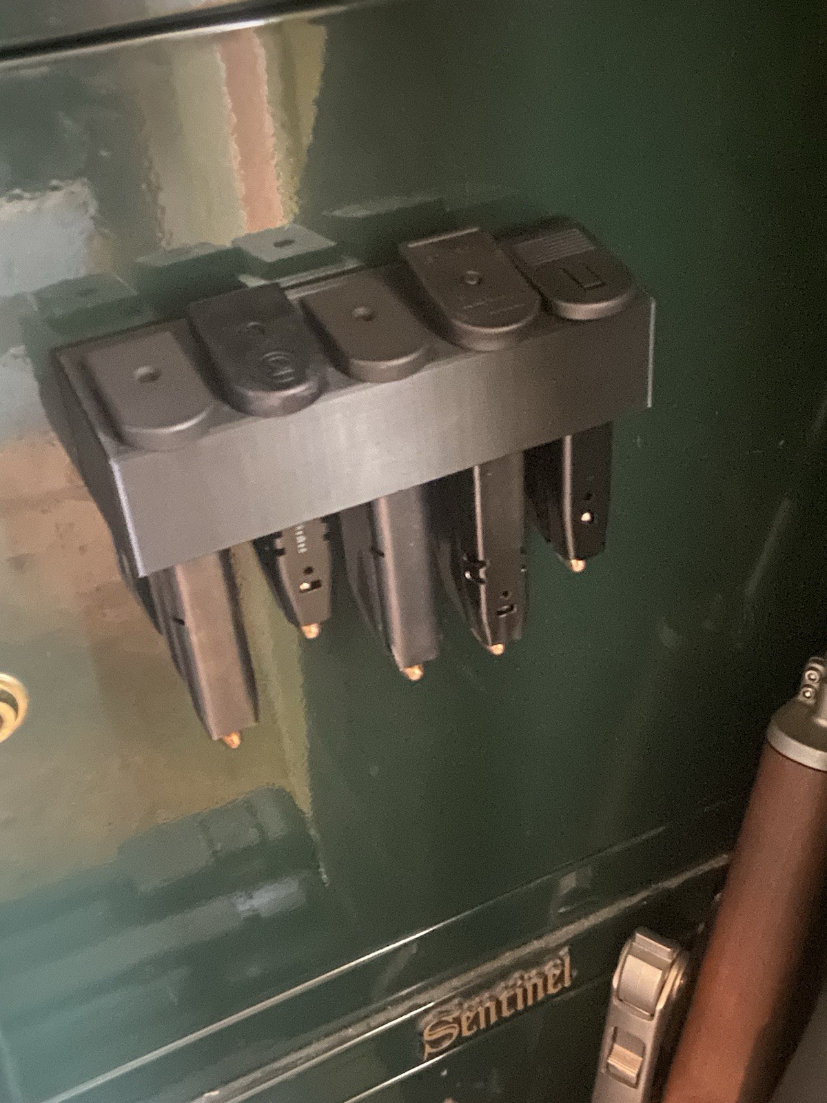 Beretta 92FS MAGNETIC 9mm magazine holder