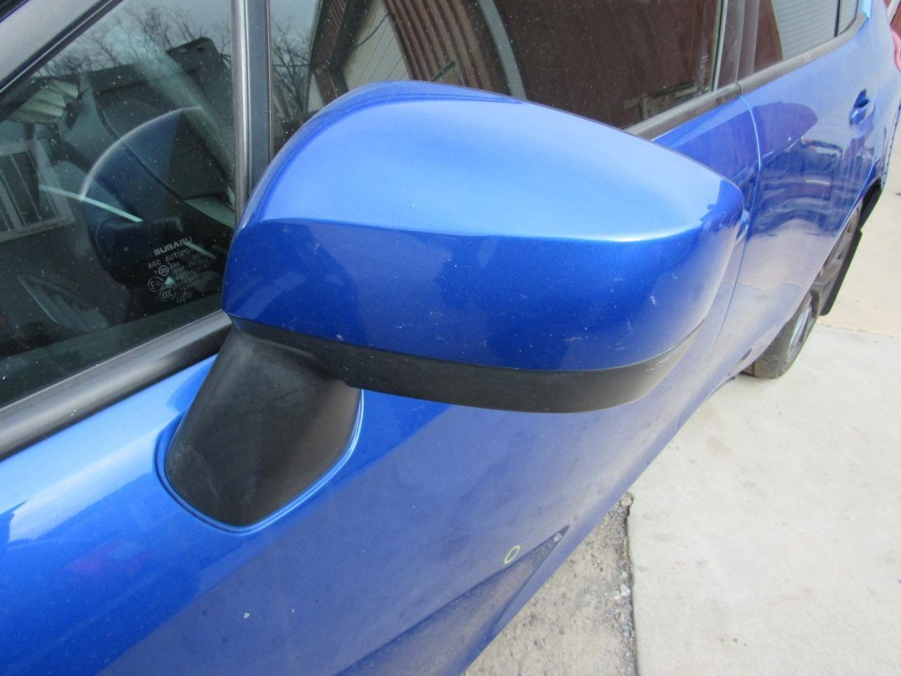 V60 2015 Glove Box 1100904