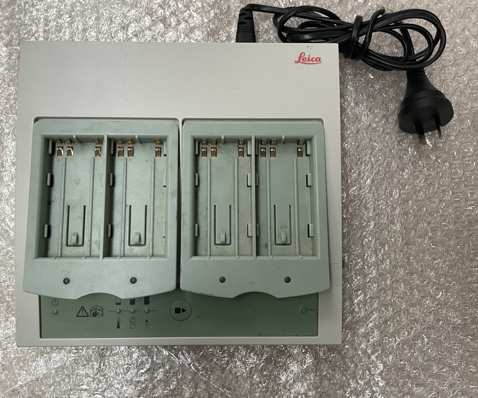 Leica Survey GKL221 TS12 TS15 CS15 Battery Charger 100-220V  18-24V